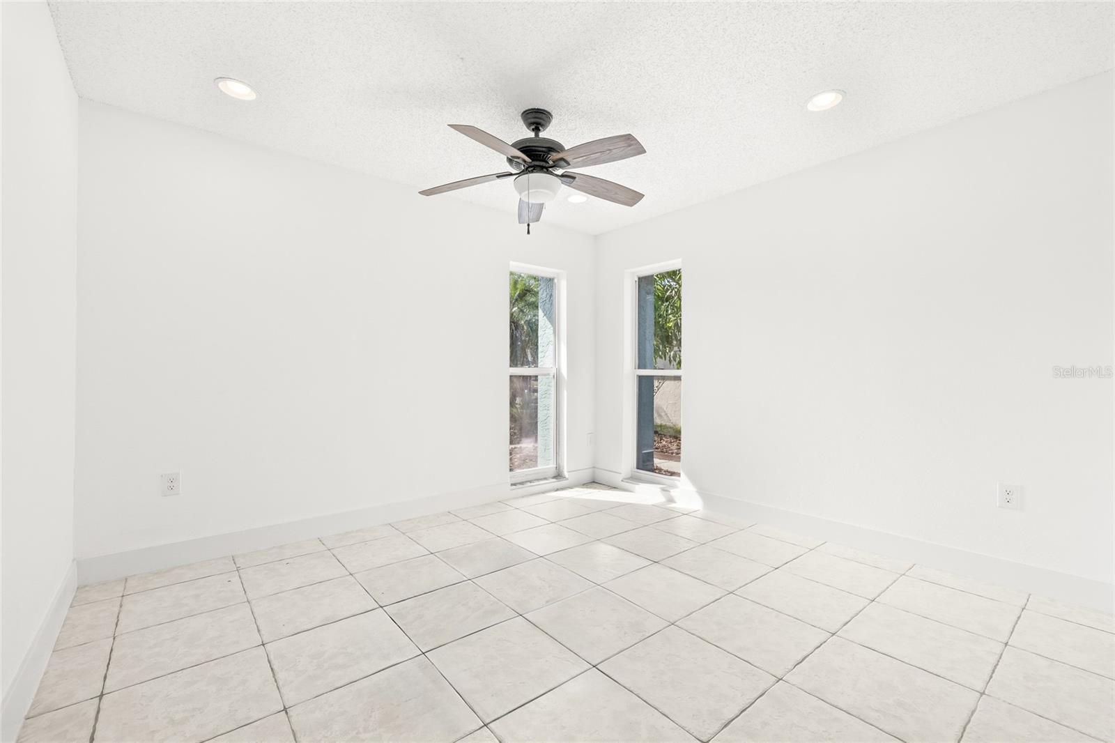 Image 23 of 44 For 4543 Dewey Drive