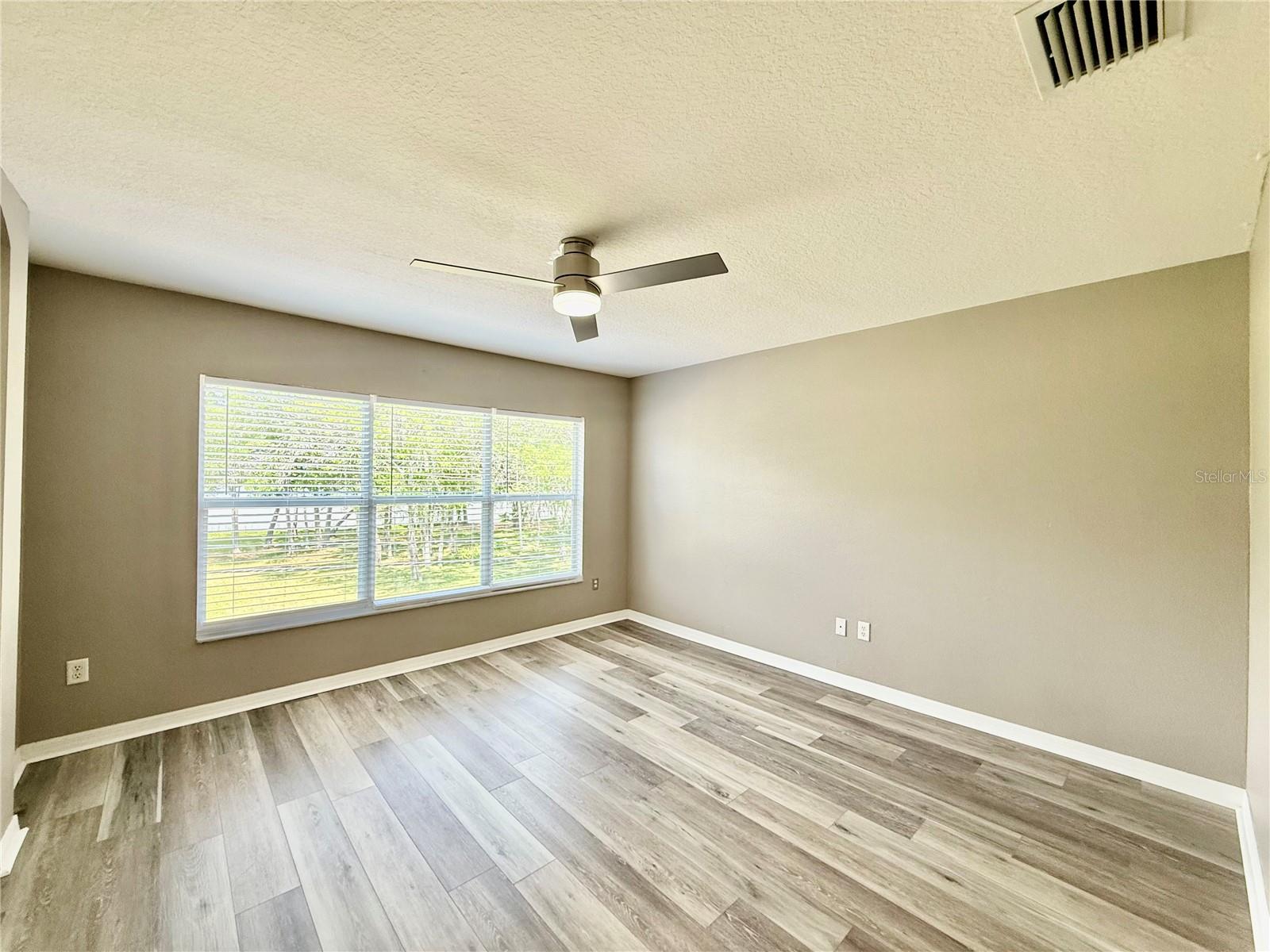 Image 14 of 33 For 11020 Blaine Top Place