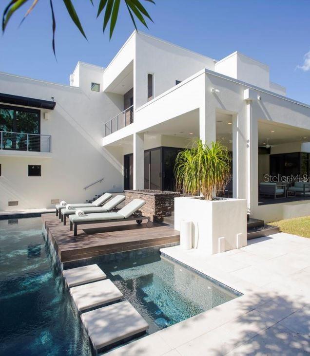 Listing photo id 1 for 356 Bayview Drive Ne