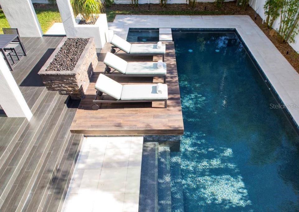 Listing photo id 3 for 356 Bayview Drive Ne