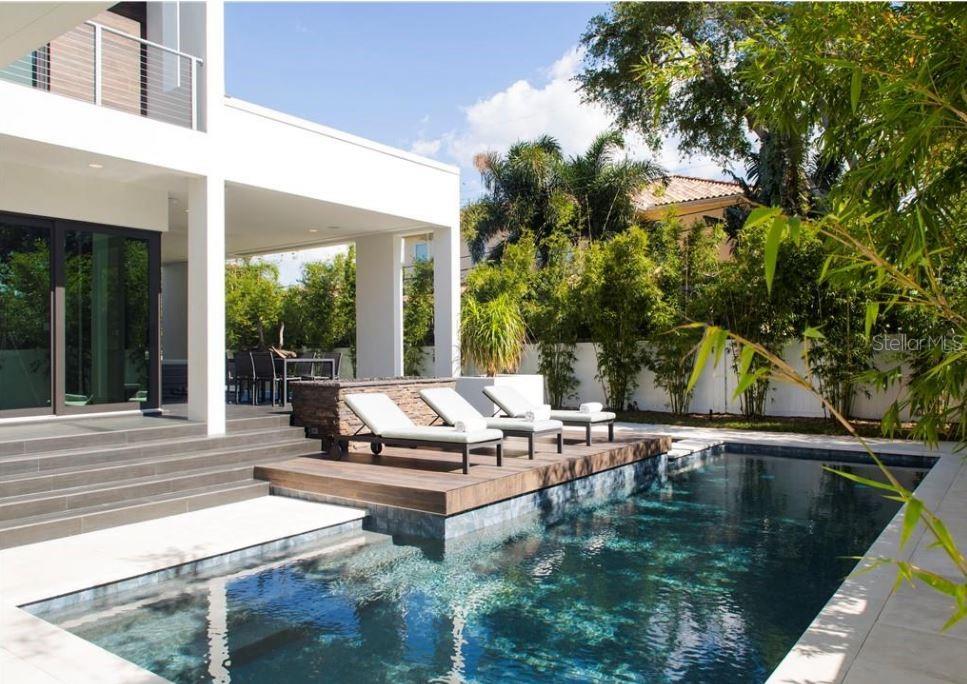 Listing photo id 4 for 356 Bayview Drive Ne