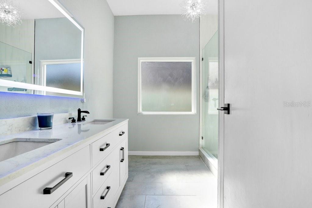 Image 16 of 29 For 2027 Darlington Oak Drive