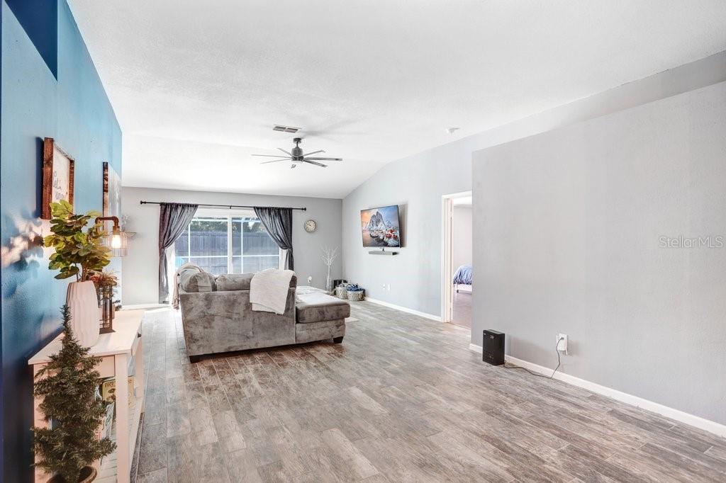 Image 3 of 29 For 2027 Darlington Oak Drive