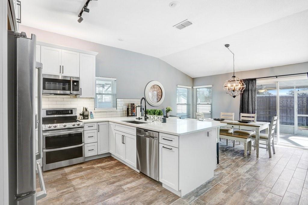 Image 9 of 29 For 2027 Darlington Oak Drive