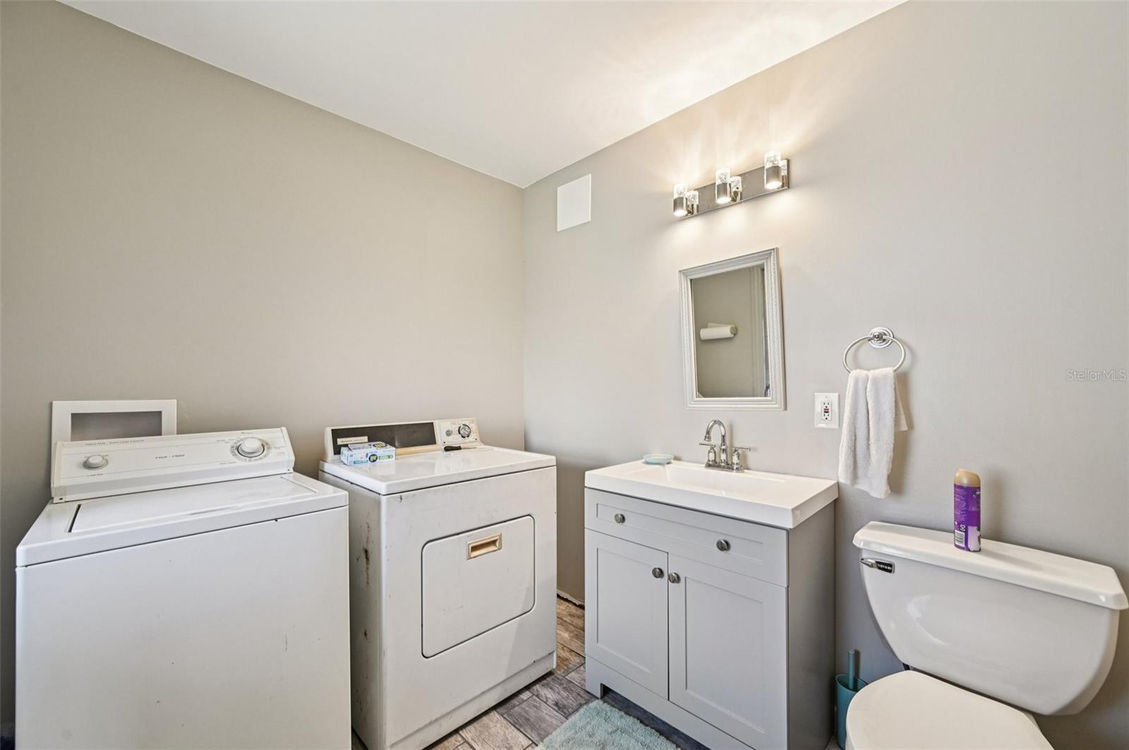 Image 14 of 48 For 722 Tam O Shanter Avenue