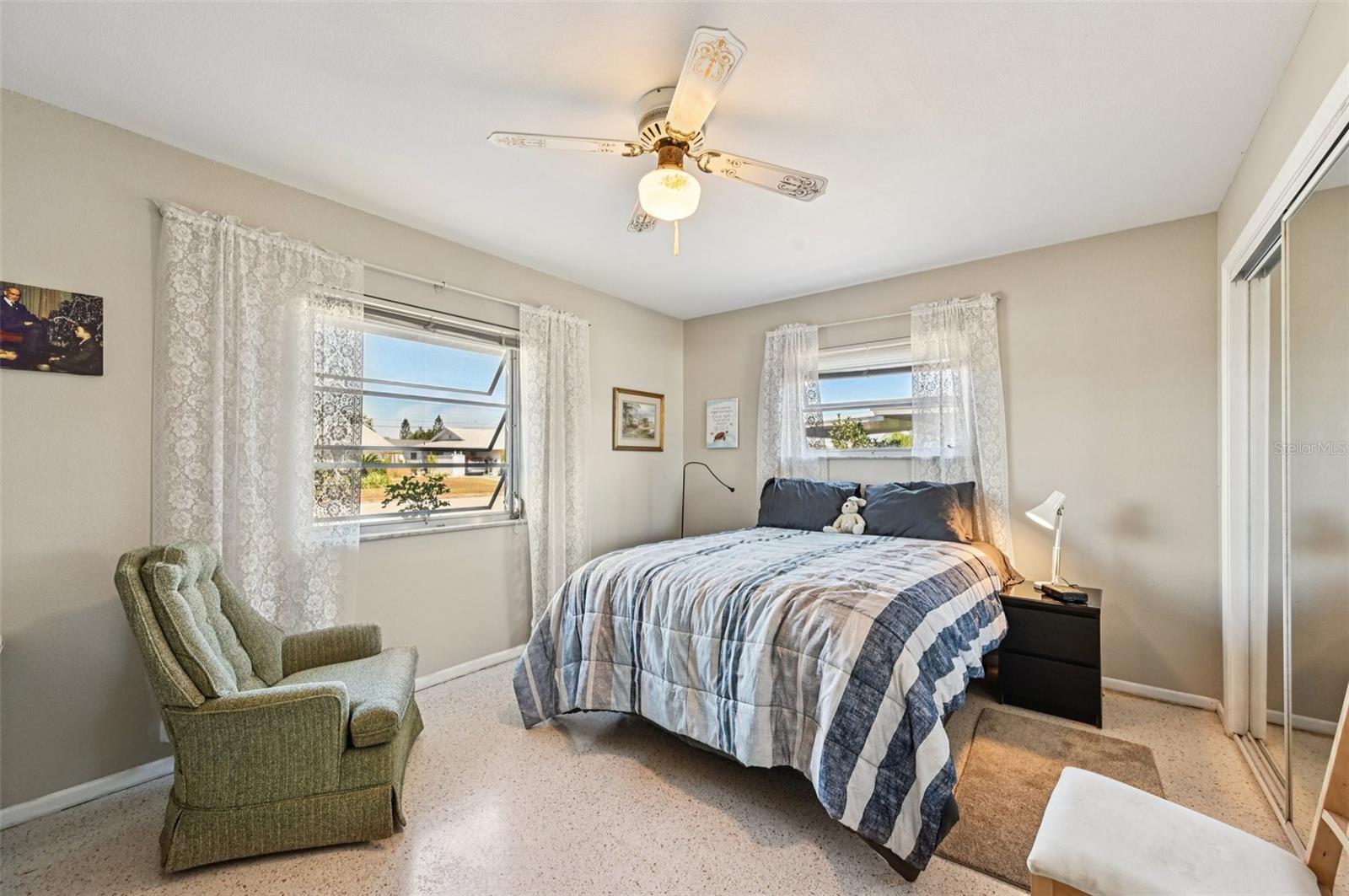 Image 15 of 48 For 722 Tam O Shanter Avenue