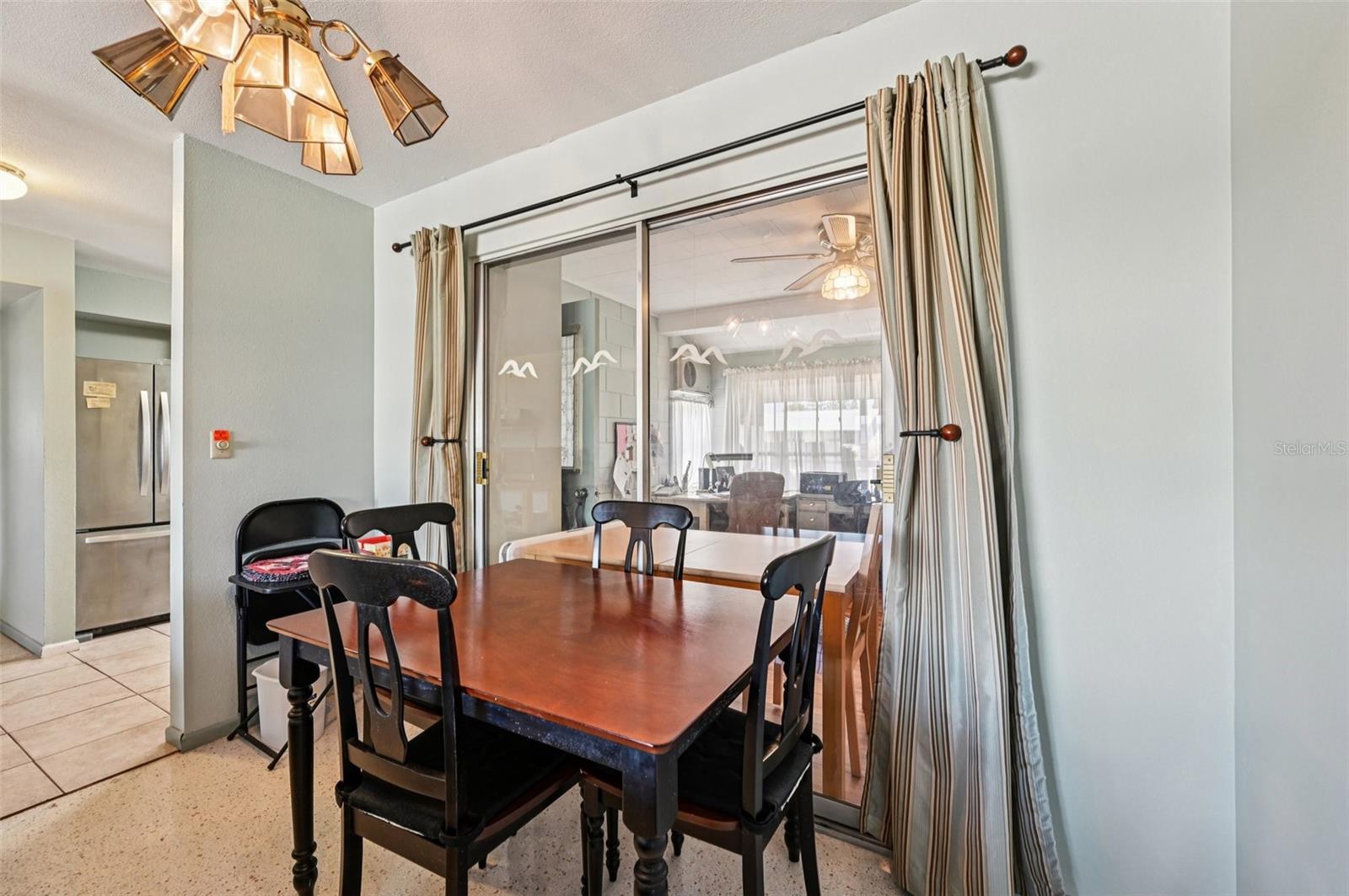 Image 6 of 48 For 722 Tam O Shanter Avenue