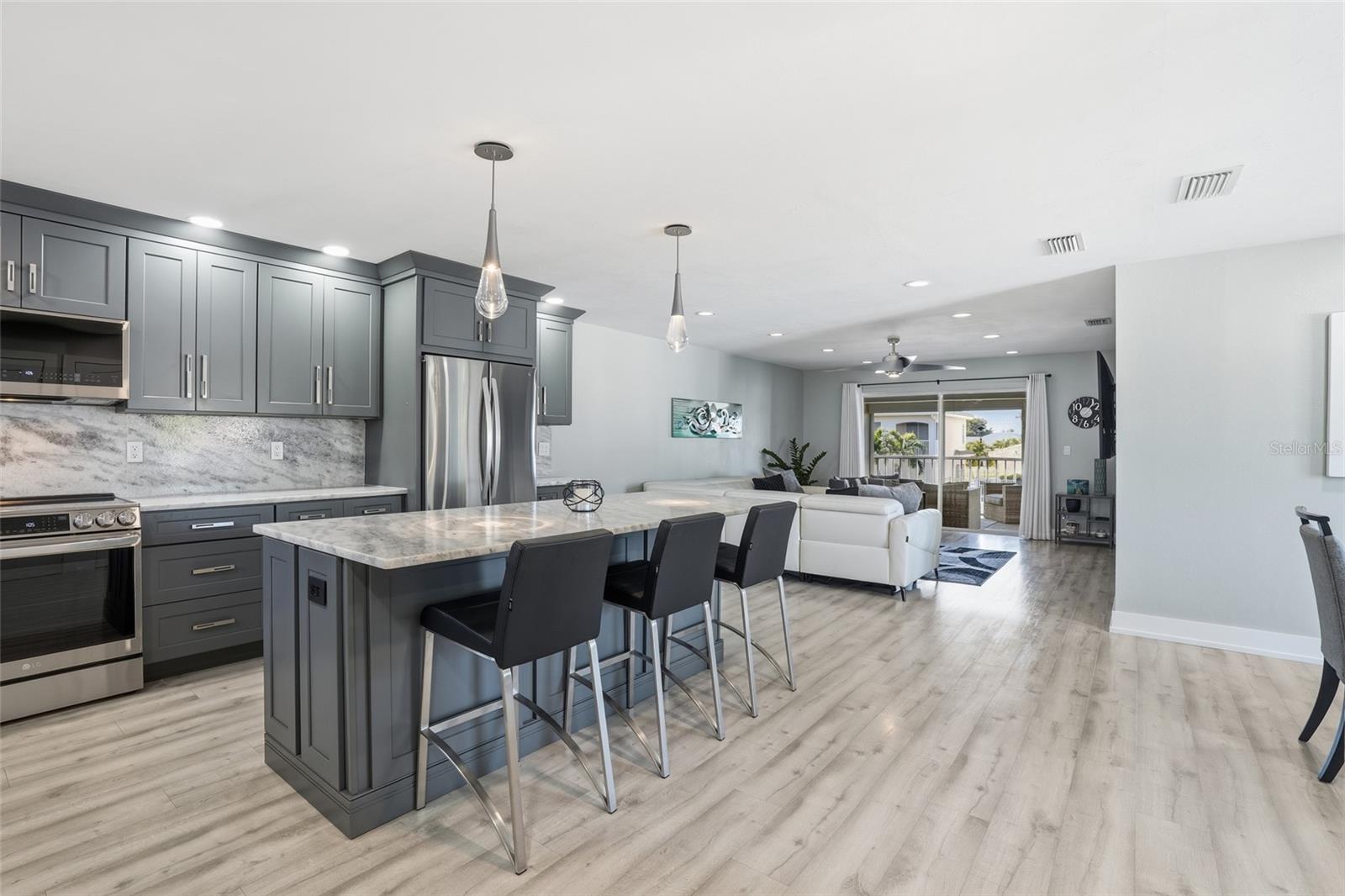 Image 12 of 39 For 5102 Coronado Parkway 2