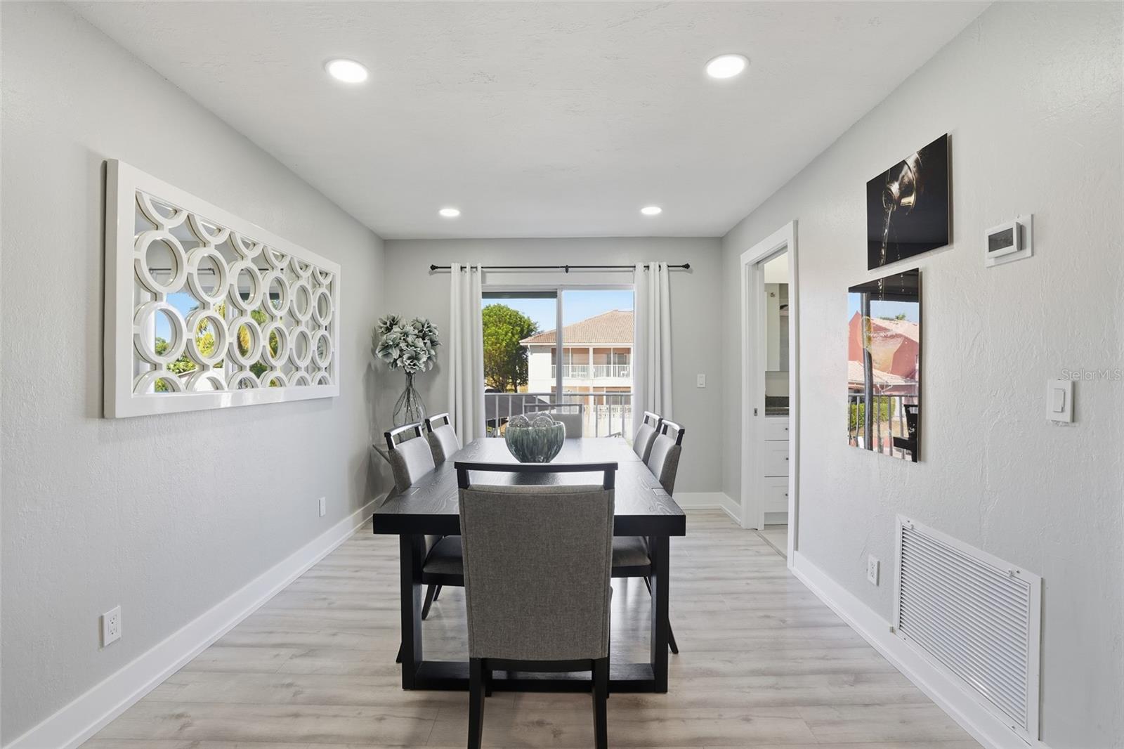 Image 13 of 39 For 5102 Coronado Parkway 2