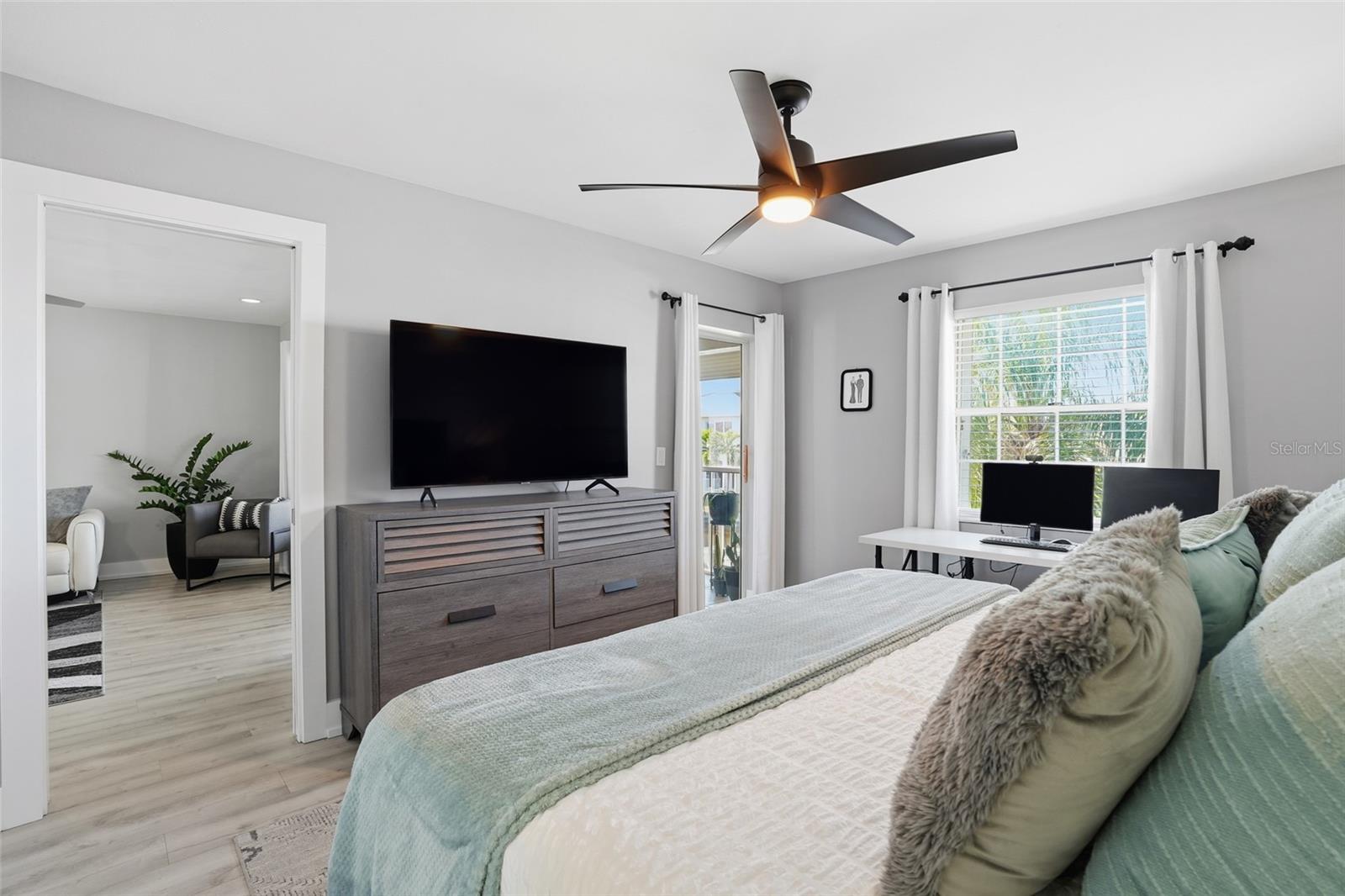 Image 16 of 39 For 5102 Coronado Parkway 2