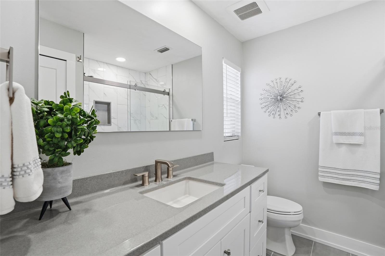 Image 18 of 39 For 5102 Coronado Parkway 2