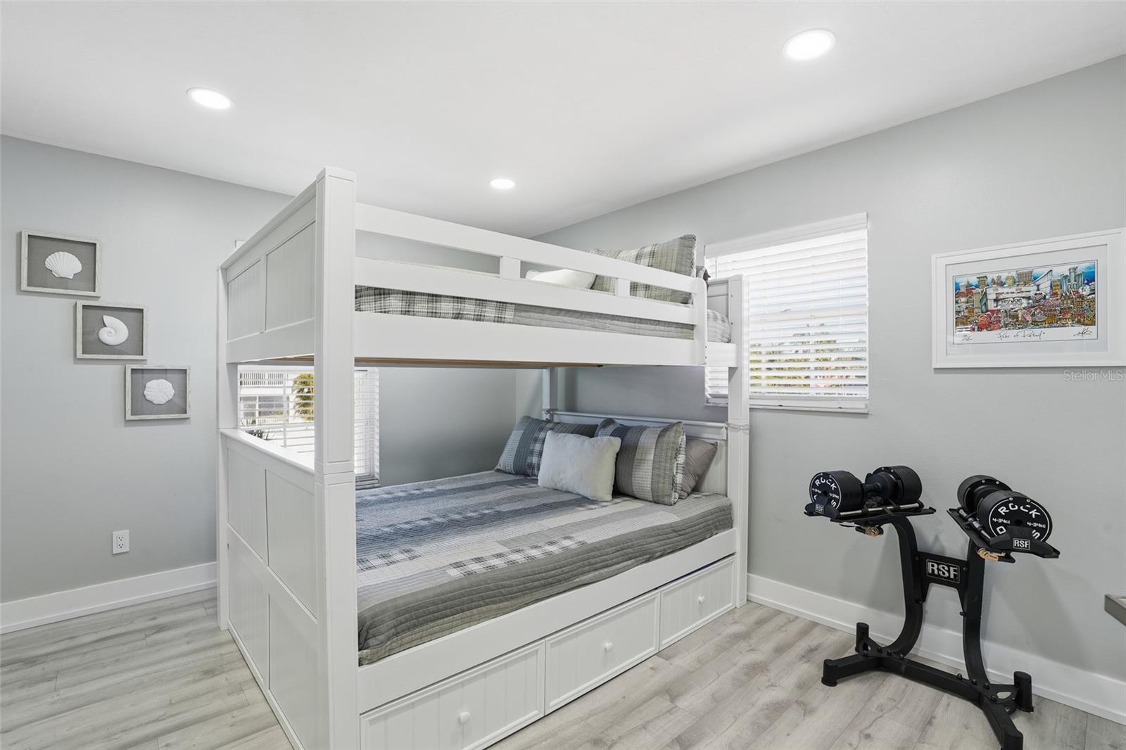 Image 19 of 39 For 5102 Coronado Parkway 2