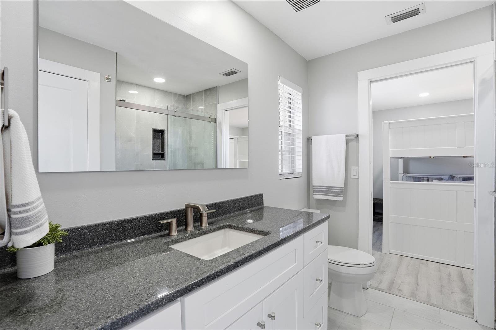 Image 20 of 39 For 5102 Coronado Parkway 2