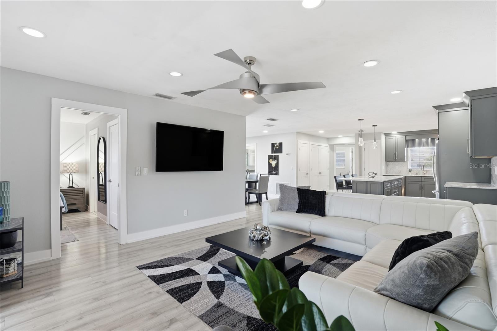 Image 7 of 39 For 5102 Coronado Parkway 2