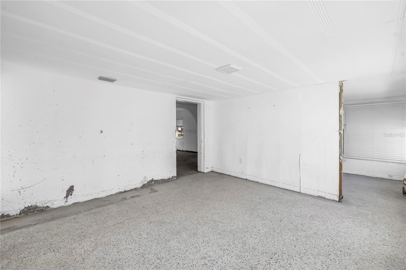 Image 11 of 28 For 18319 Sunset Boulevard