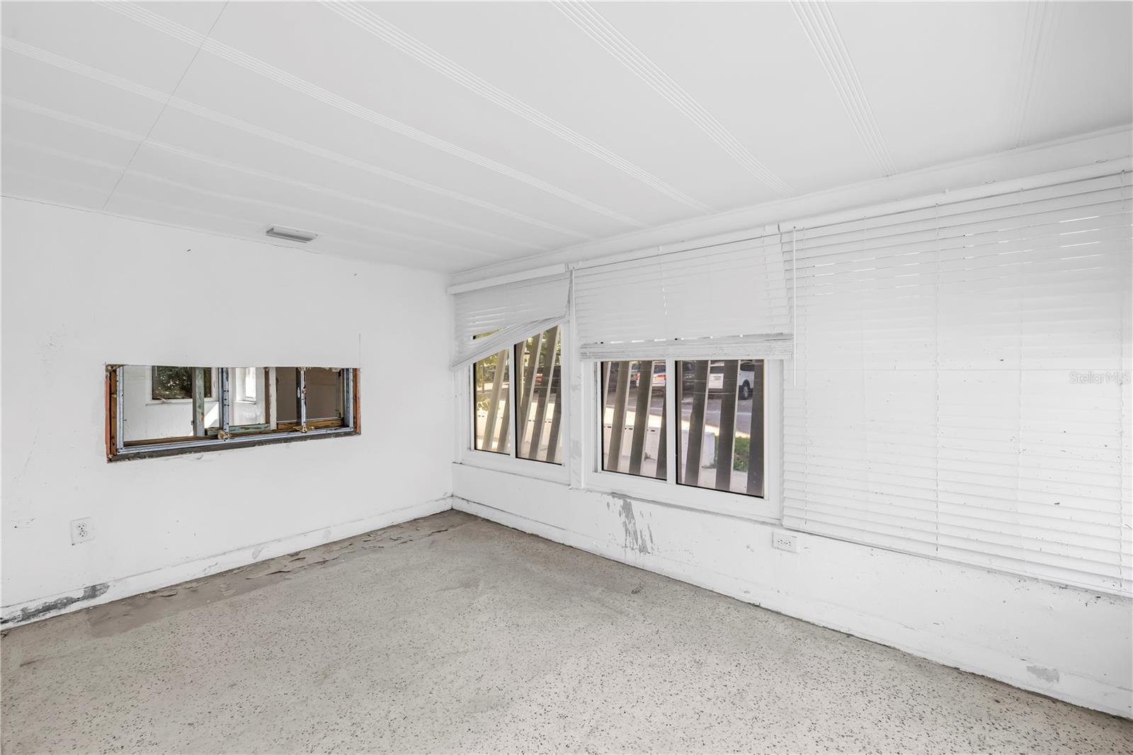 Image 12 of 28 For 18319 Sunset Boulevard