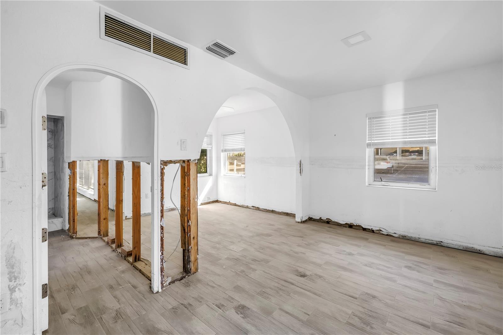 Image 14 of 28 For 18319 Sunset Boulevard