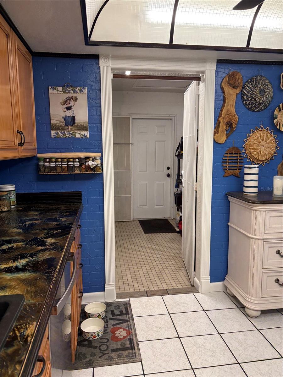 Image 16 of 39 For 6164 97th Terrace N