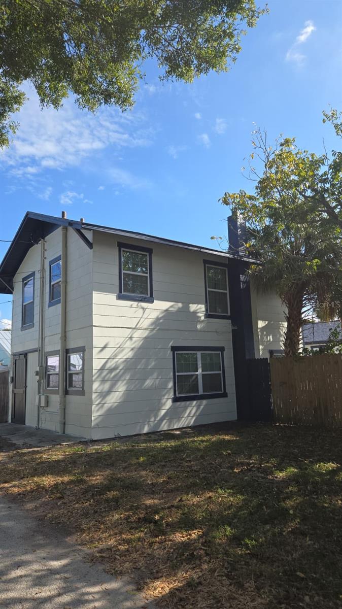 Image 16 of 17 For 1021 23rd Avenue N