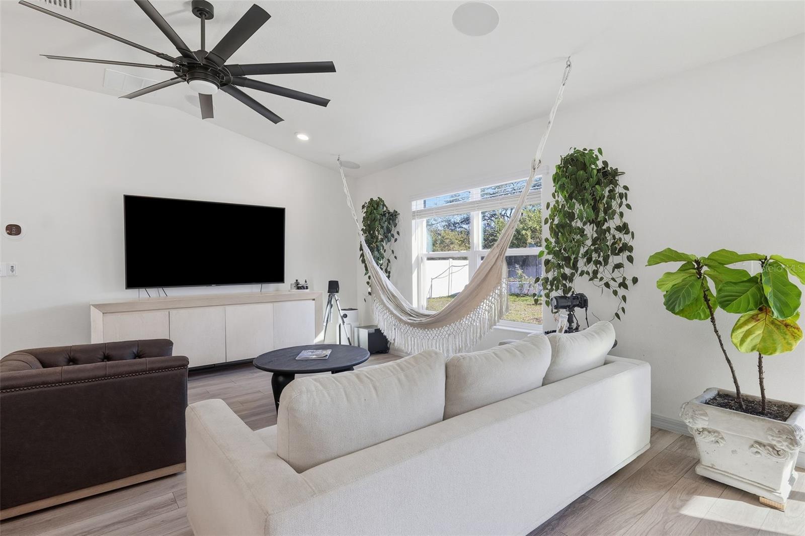 Image 11 of 27 For 12566 Achasta Boulevard