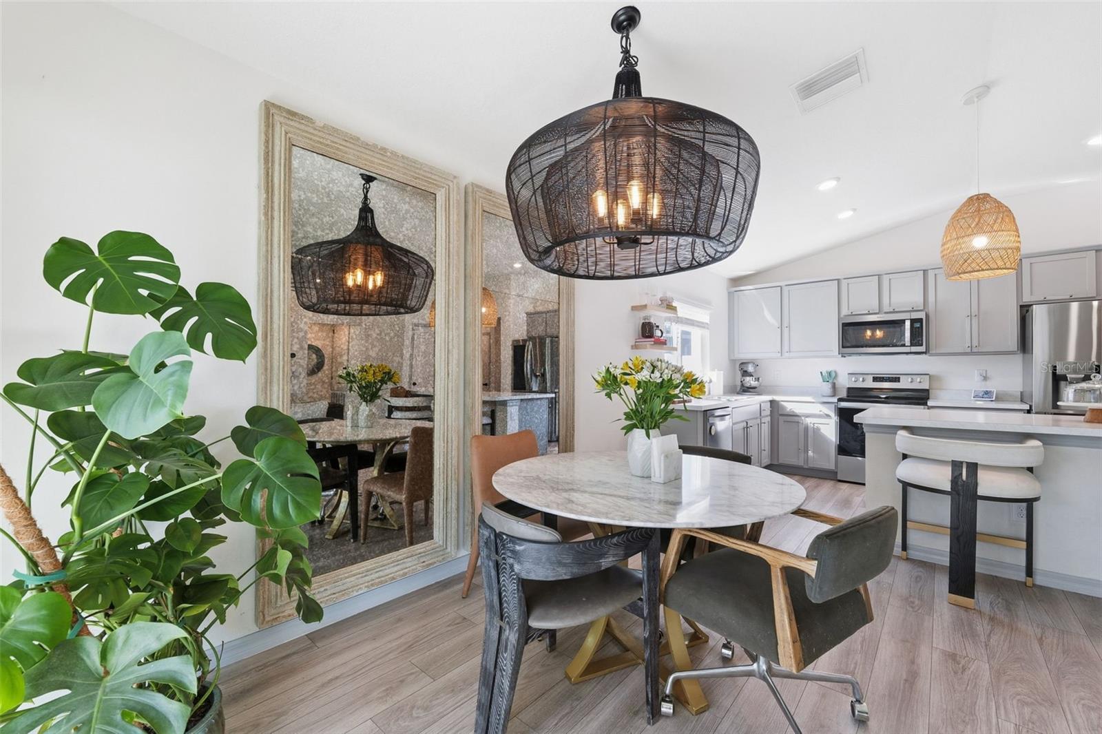 Image 13 of 27 For 12566 Achasta Boulevard