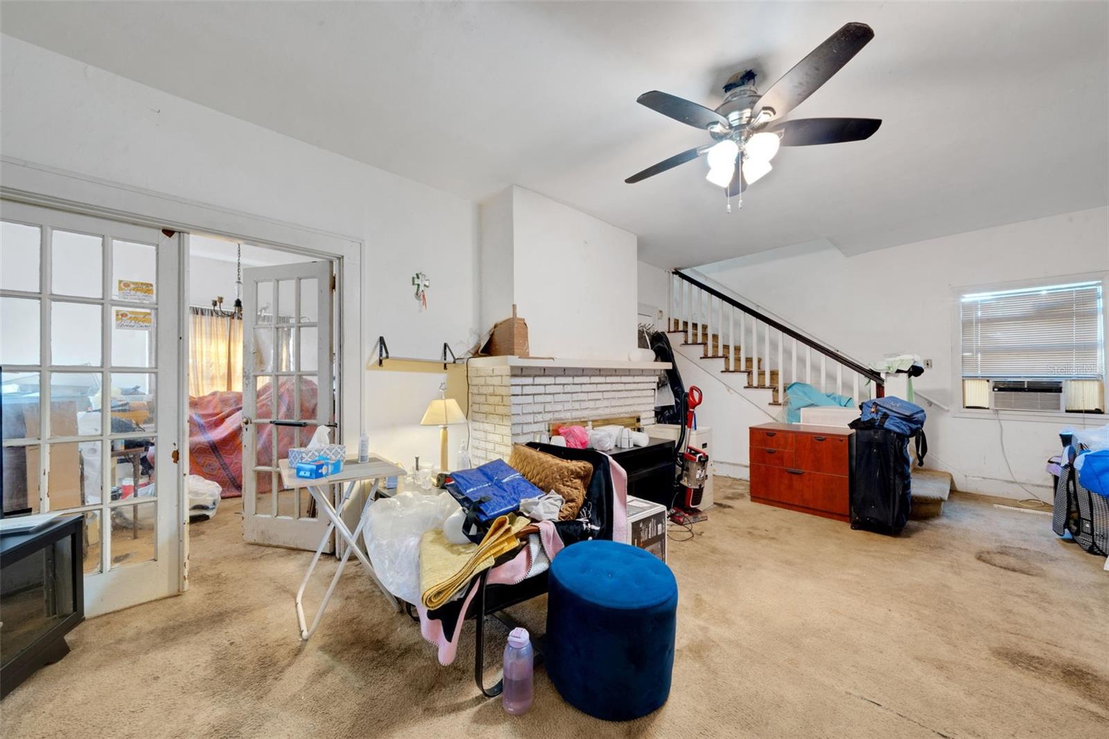 Image 13 of 34 For 2555 Queen St S