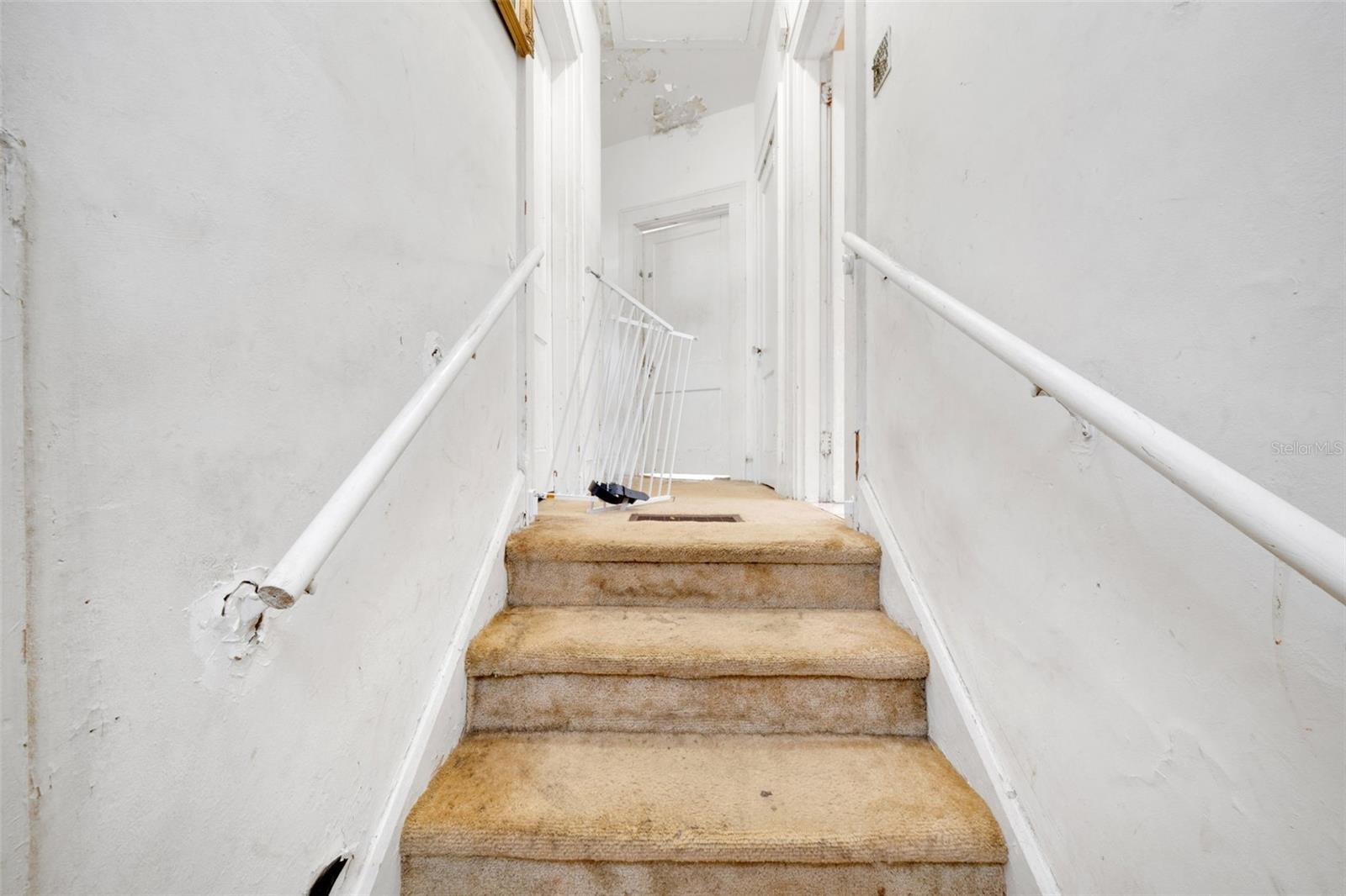 Image 16 of 34 For 2555 Queen St S