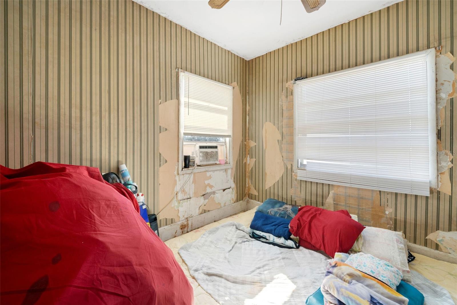 Image 18 of 34 For 2555 Queen St S