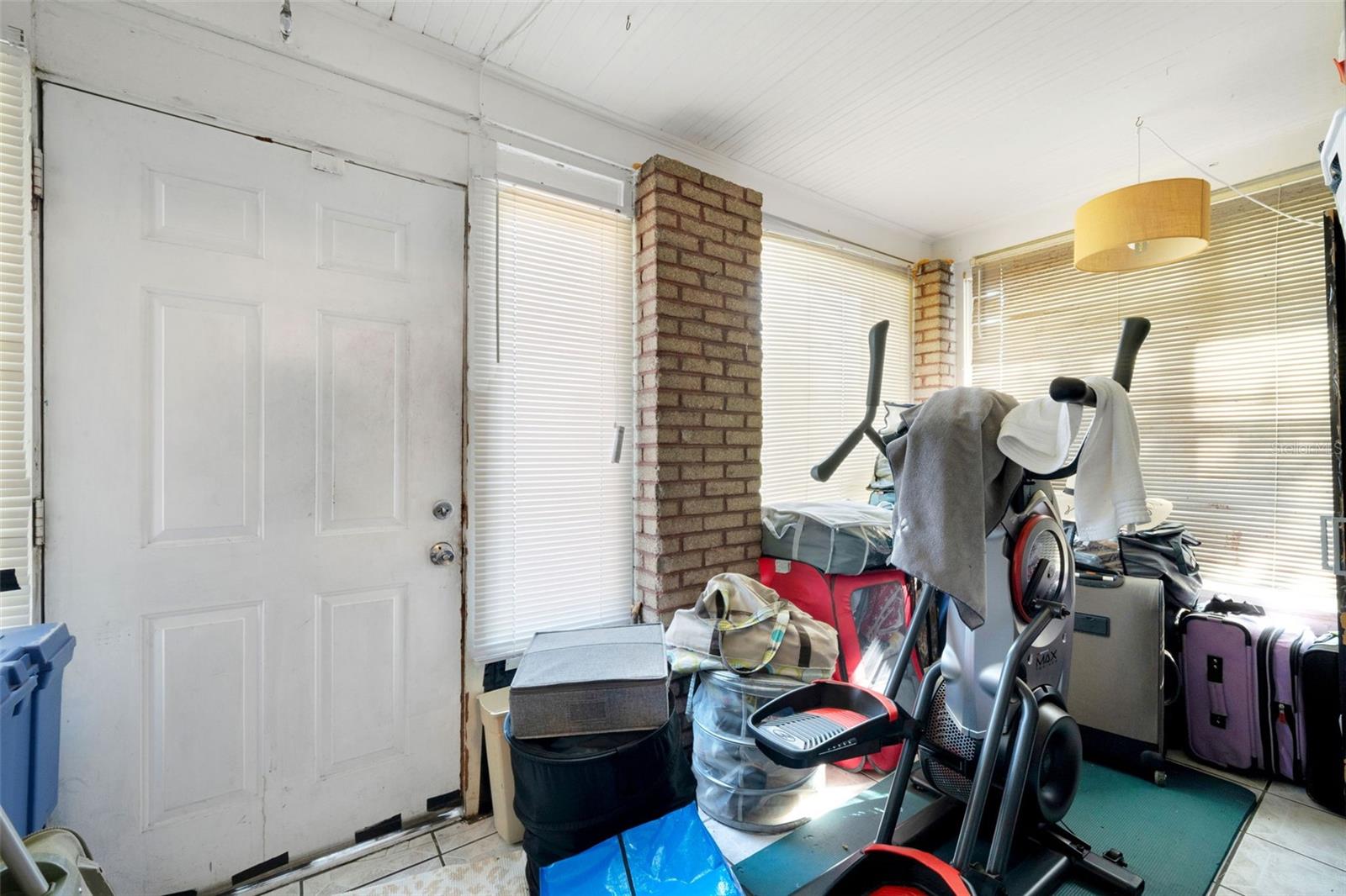 Image 20 of 34 For 2555 Queen St S