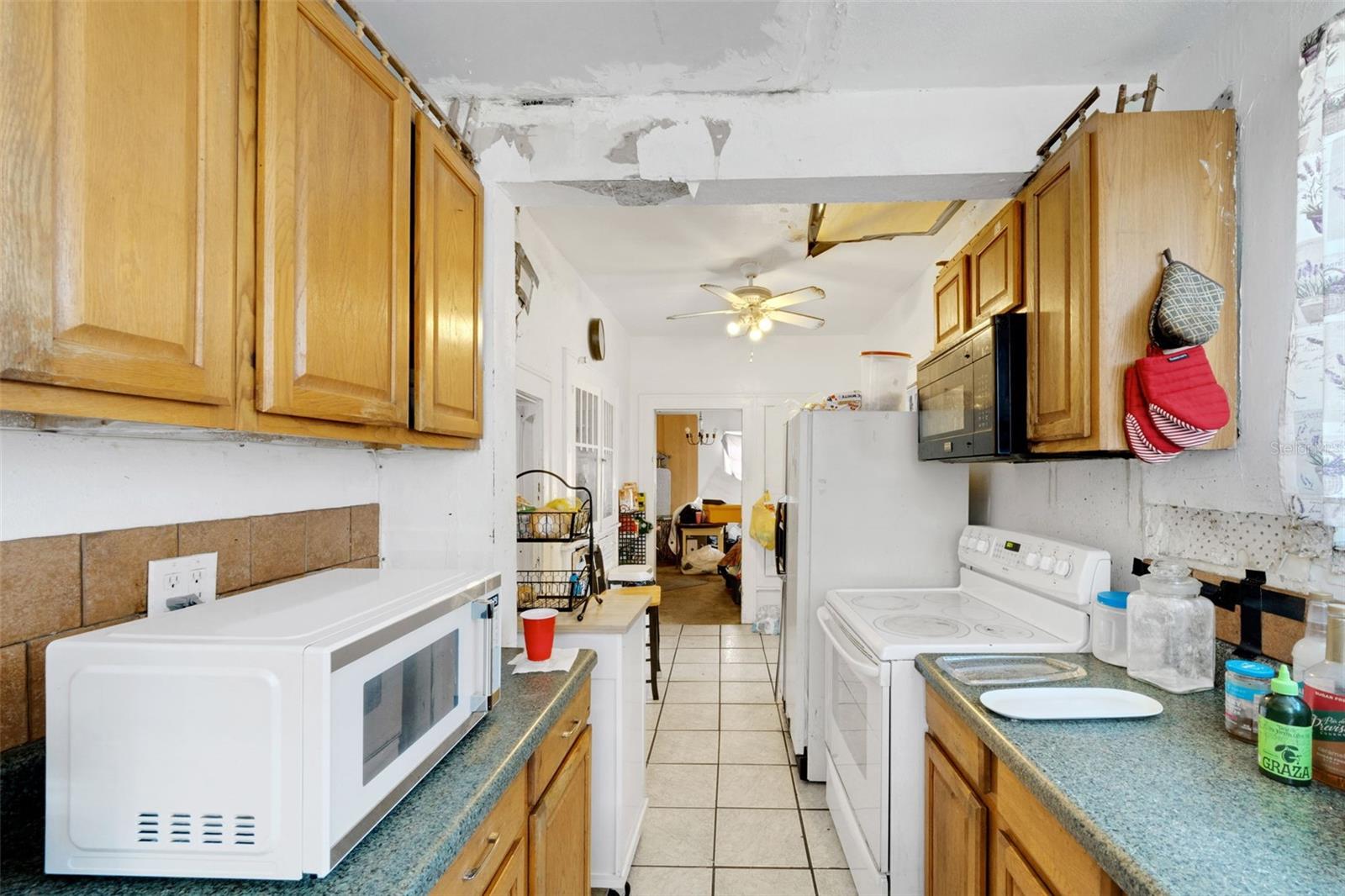 Image 22 of 34 For 2555 Queen St S