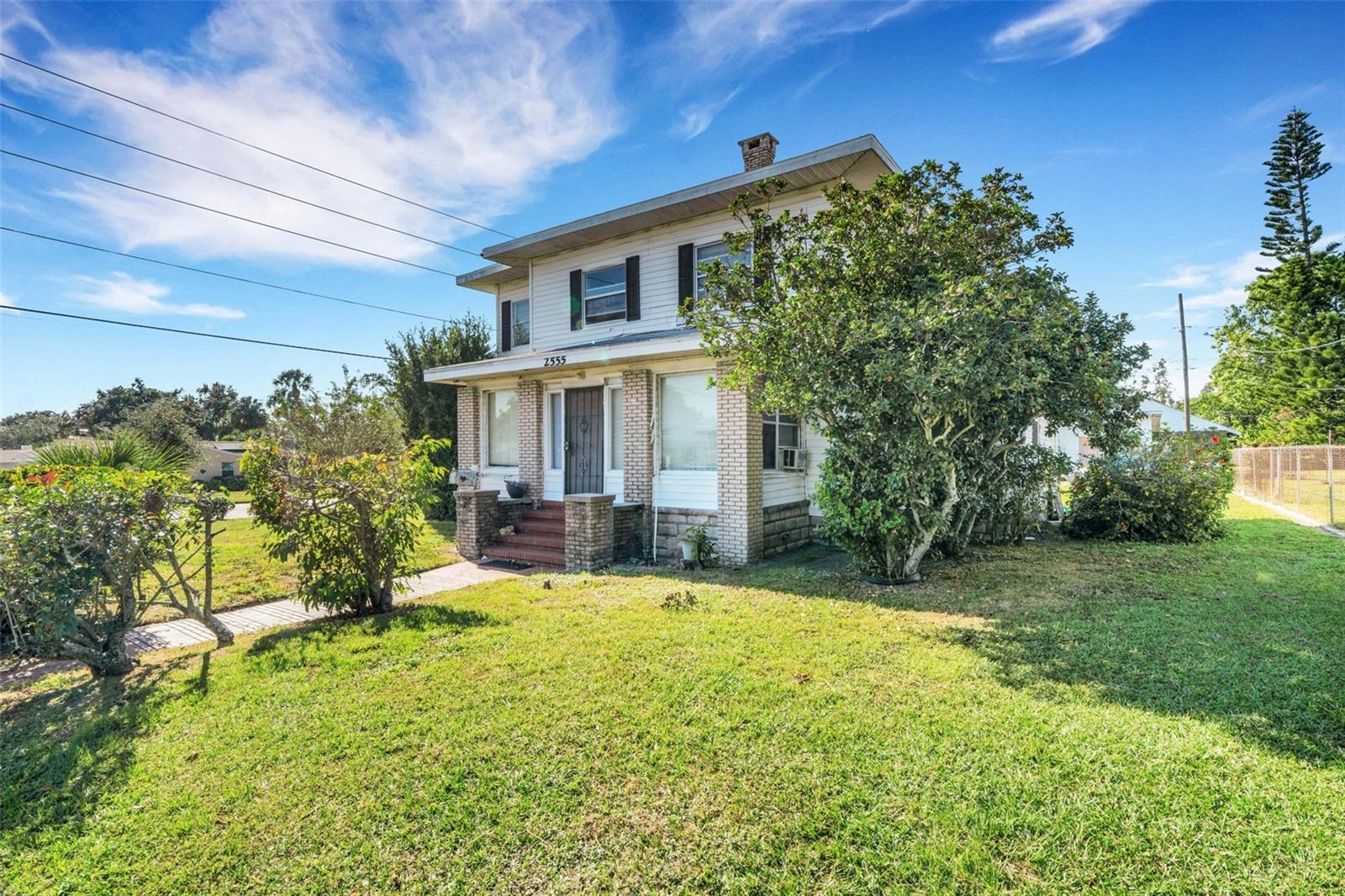 Image 3 of 34 For 2555 Queen St S