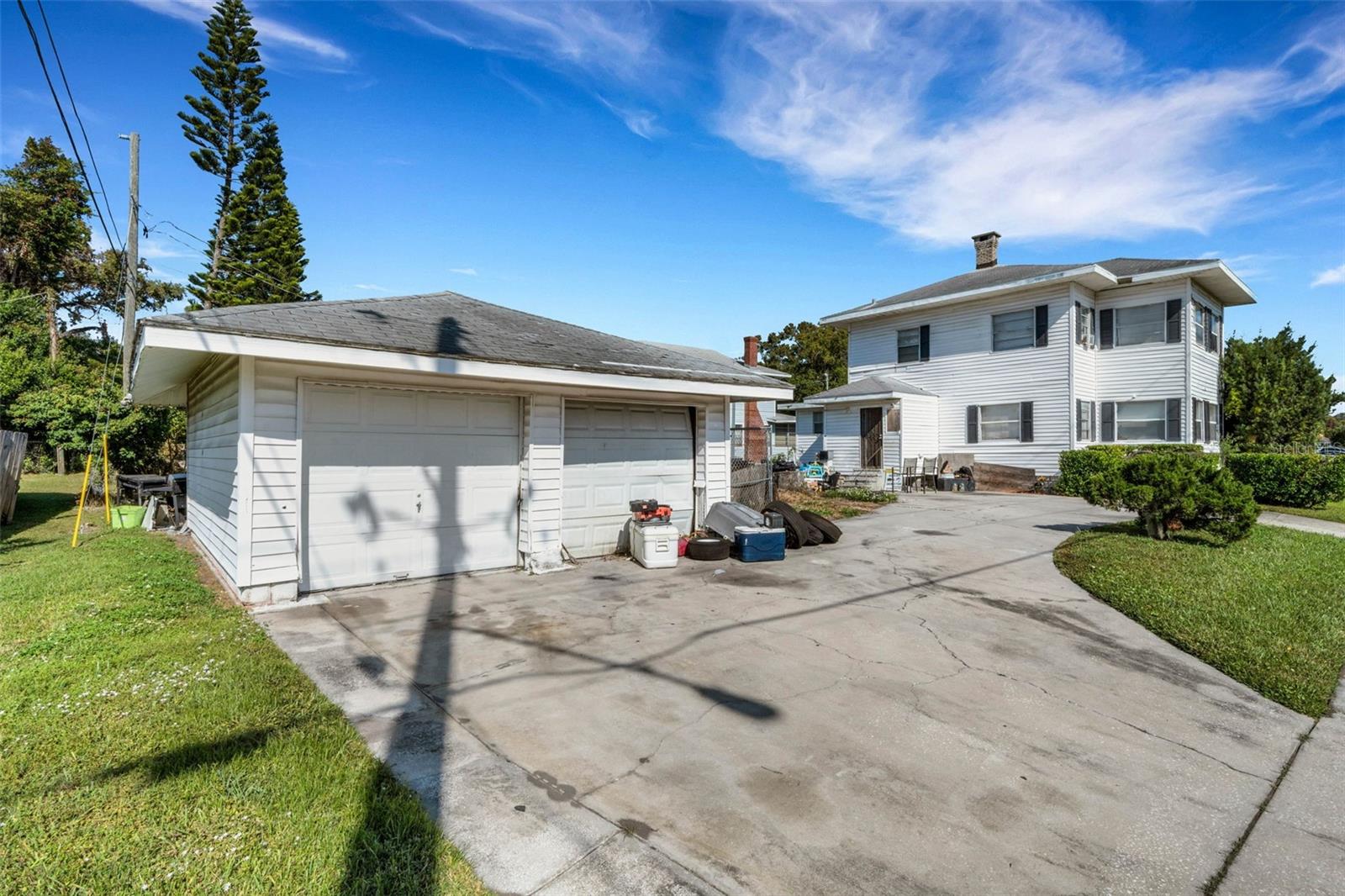 Image 6 of 34 For 2555 Queen St S