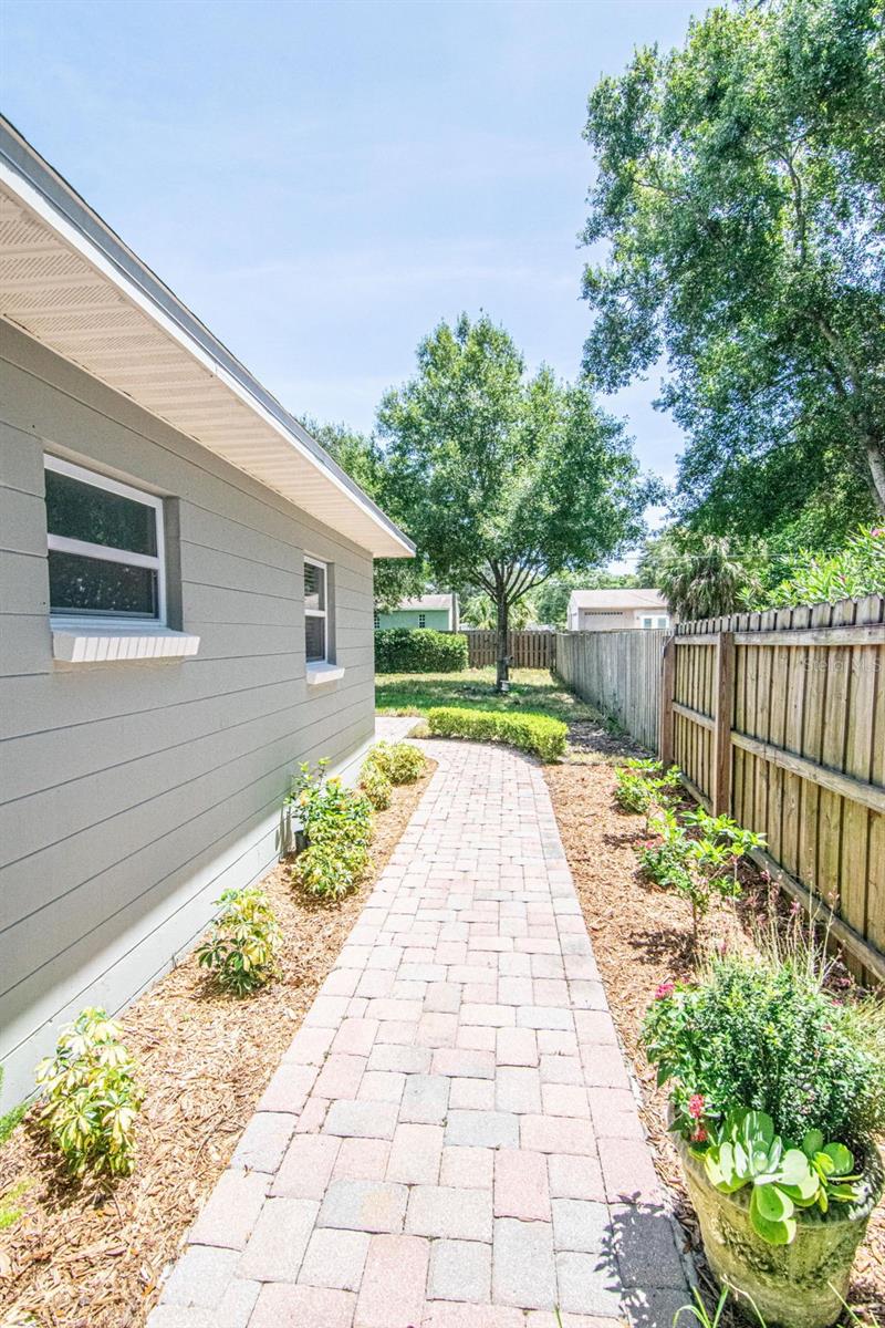 Image 27 of 32 For 2618 Toronto Avenue