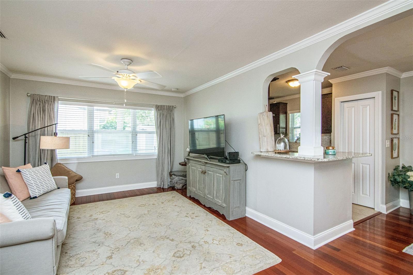 Image 6 of 32 For 2618 Toronto Avenue