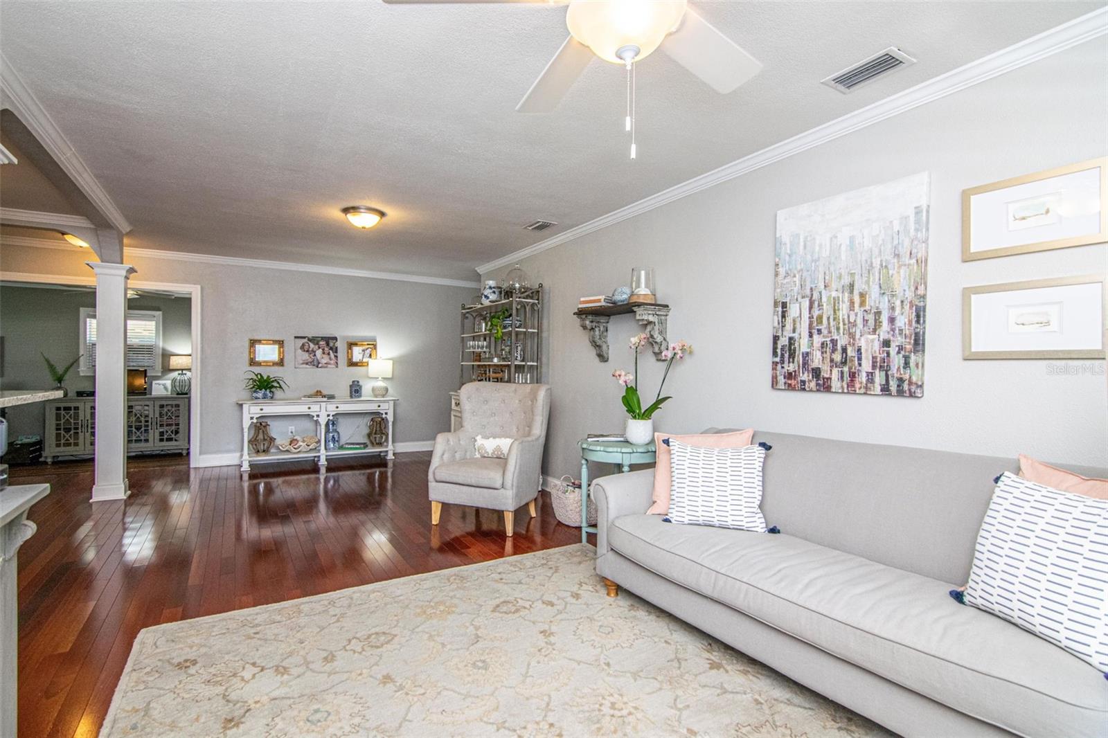 Image 8 of 32 For 2618 Toronto Avenue