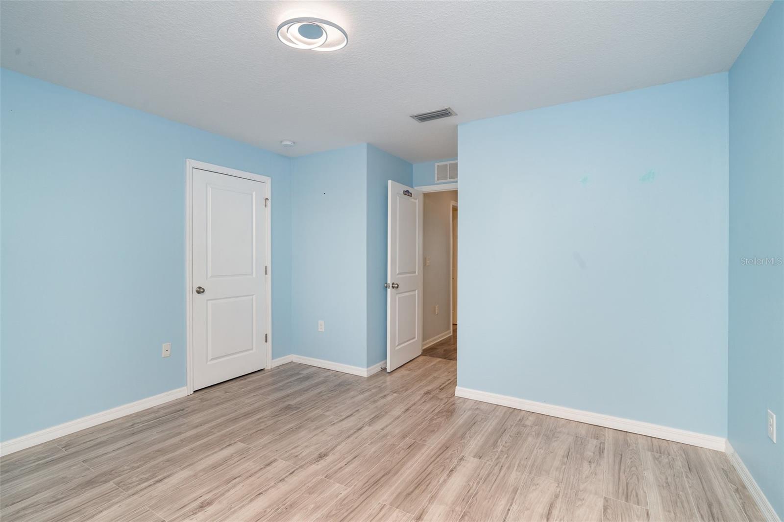 Image 21 of 35 For 335 Gris Sky Lane