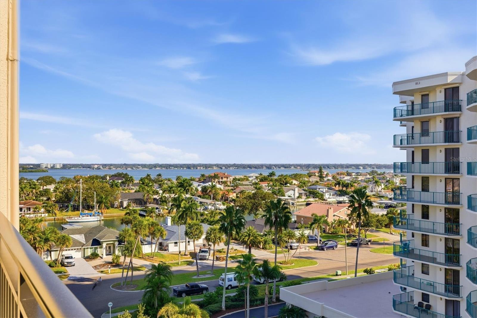 Image 13 of 49 For 690 Island Way 810