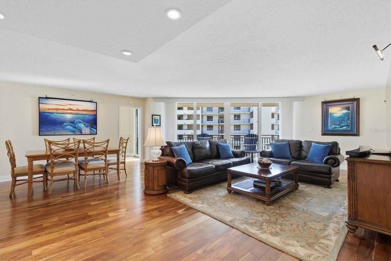 Image 16 of 49 For 690 Island Way 810