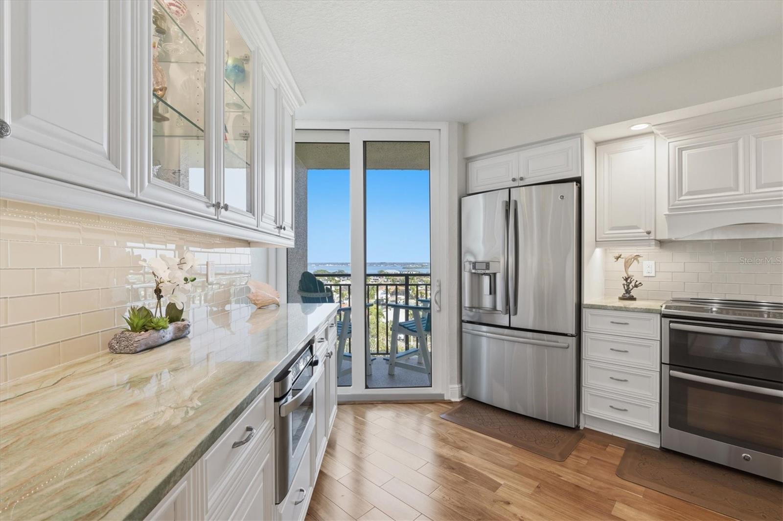 Image 17 of 49 For 690 Island Way 810