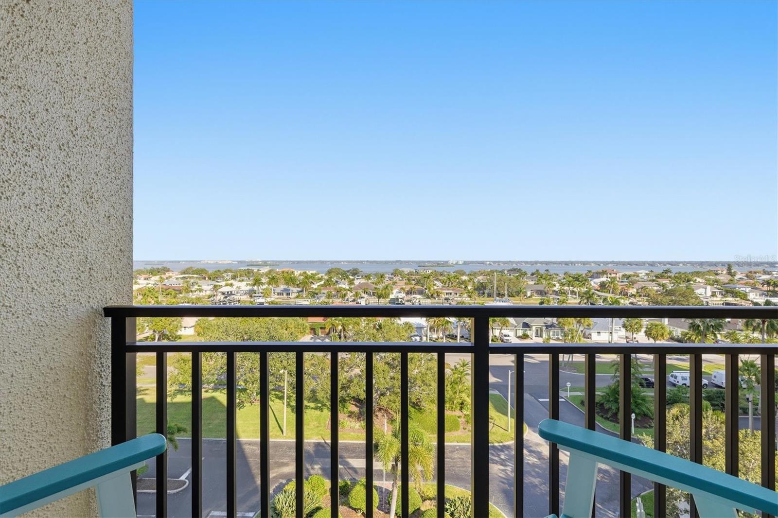 Image 18 of 49 For 690 Island Way 810