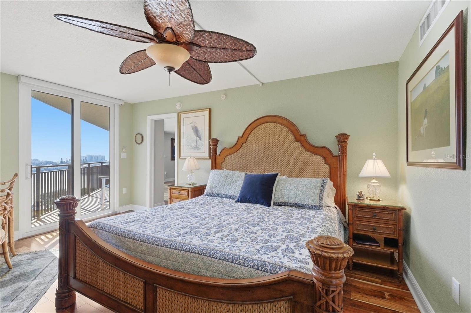 Image 21 of 49 For 690 Island Way 810