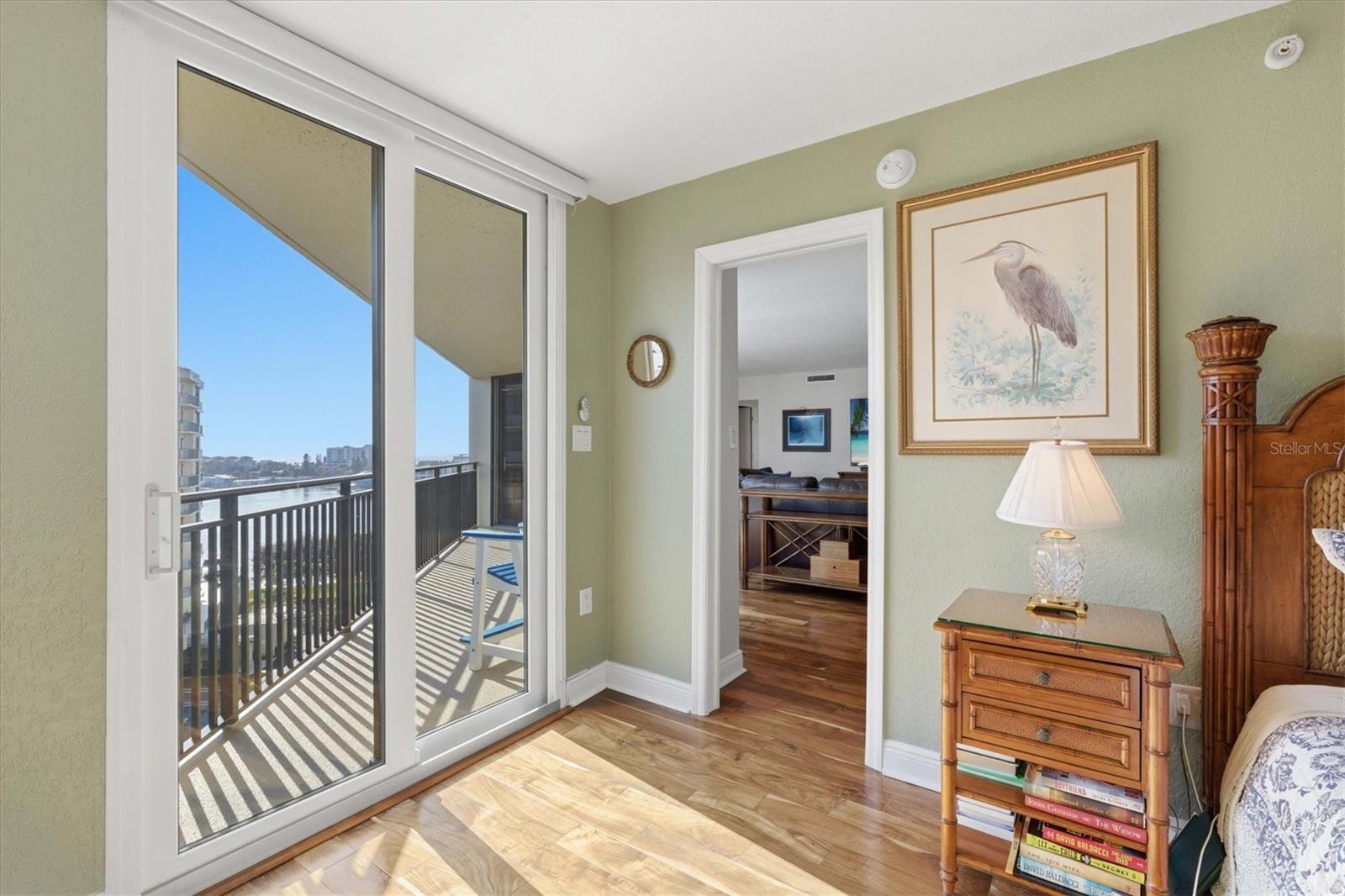 Image 23 of 49 For 690 Island Way 810