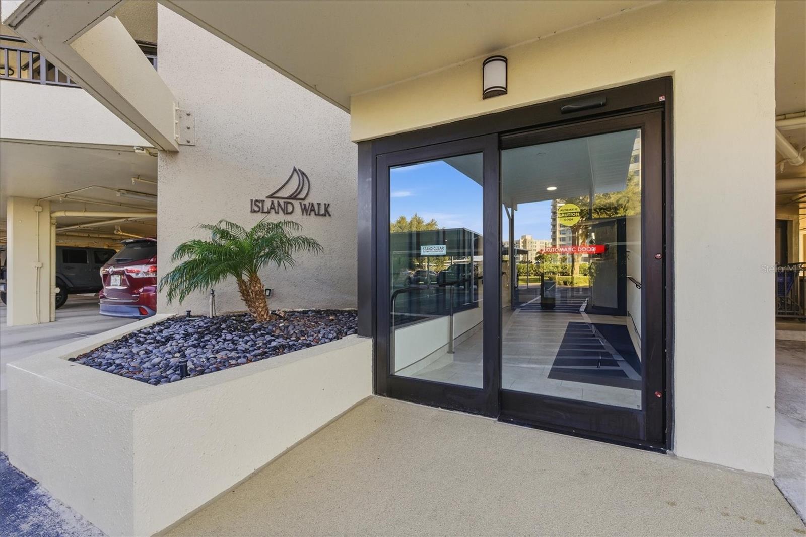 Image 26 of 49 For 690 Island Way 810