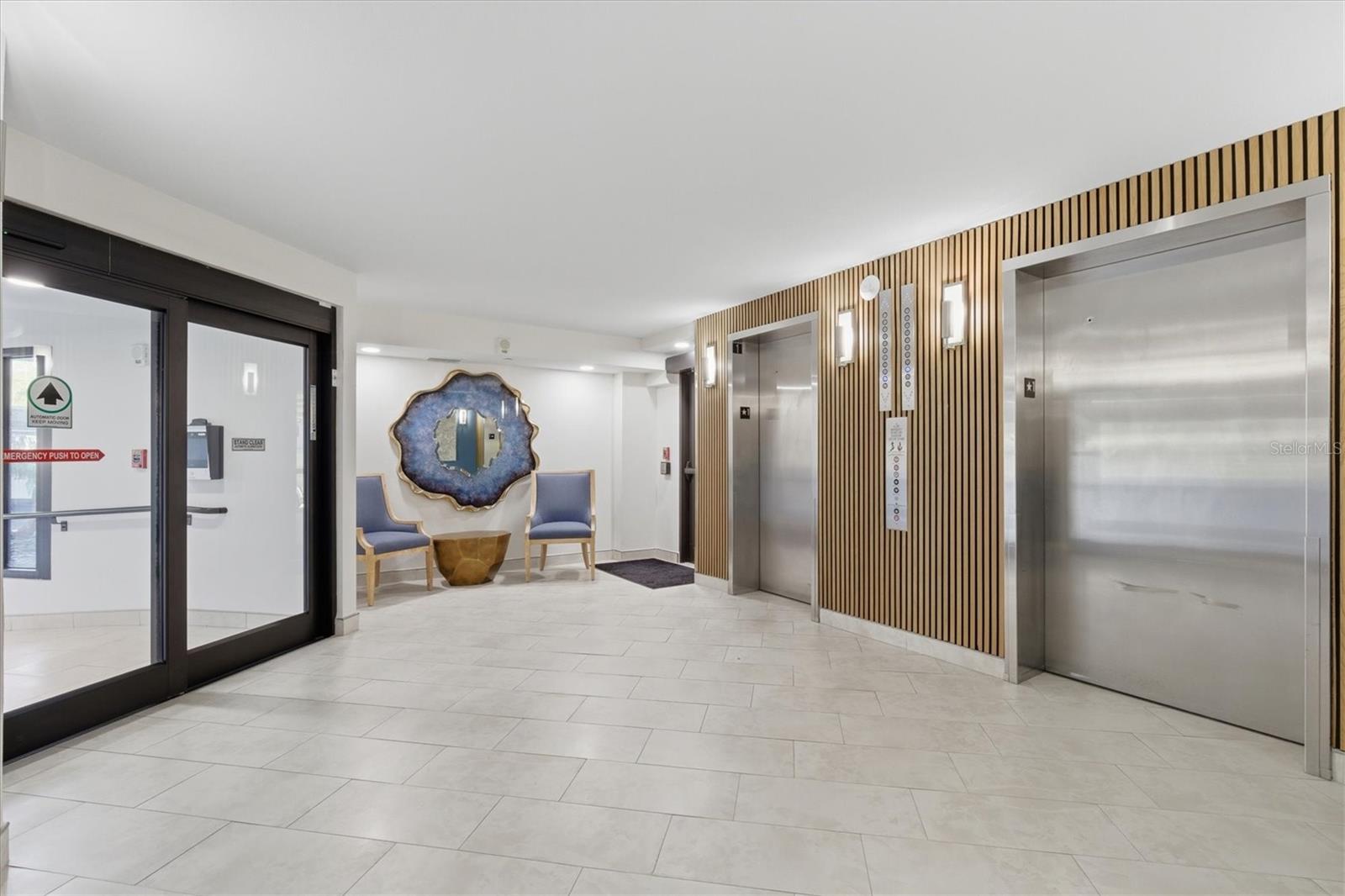 Image 27 of 49 For 690 Island Way 810