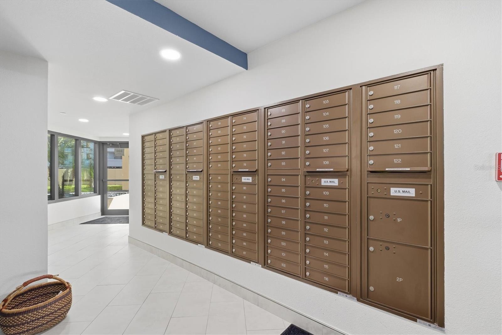 Image 28 of 49 For 690 Island Way 810