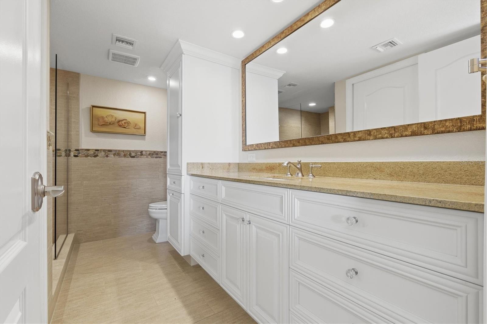 Image 30 of 49 For 690 Island Way 810