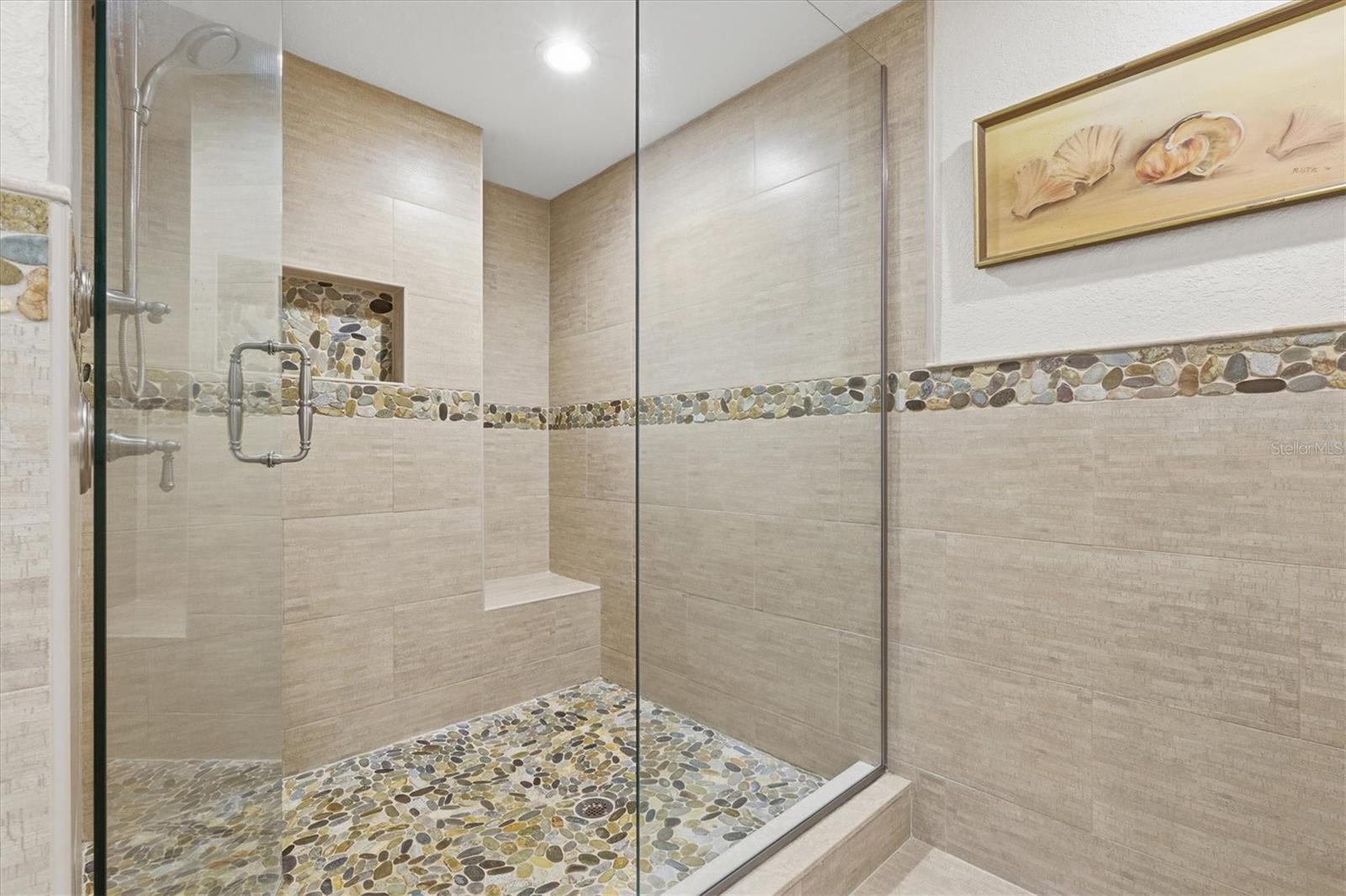 Image 32 of 49 For 690 Island Way 810