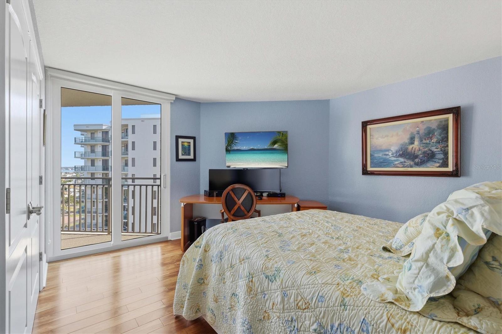 Image 34 of 49 For 690 Island Way 810