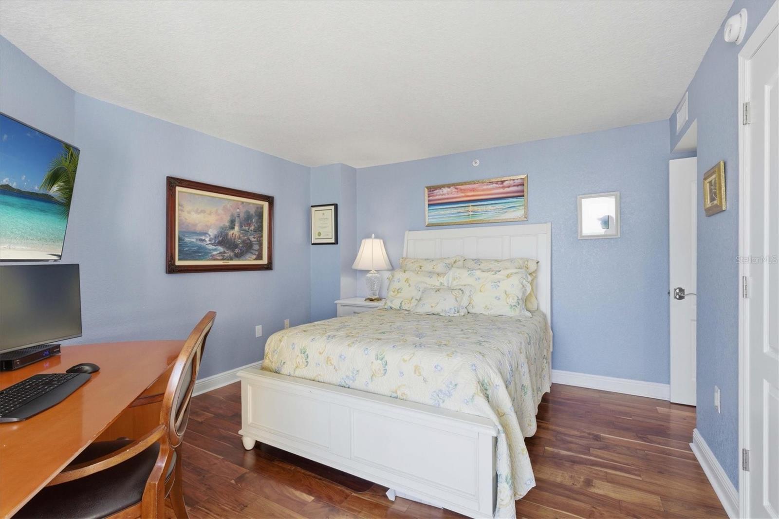 Image 35 of 49 For 690 Island Way 810