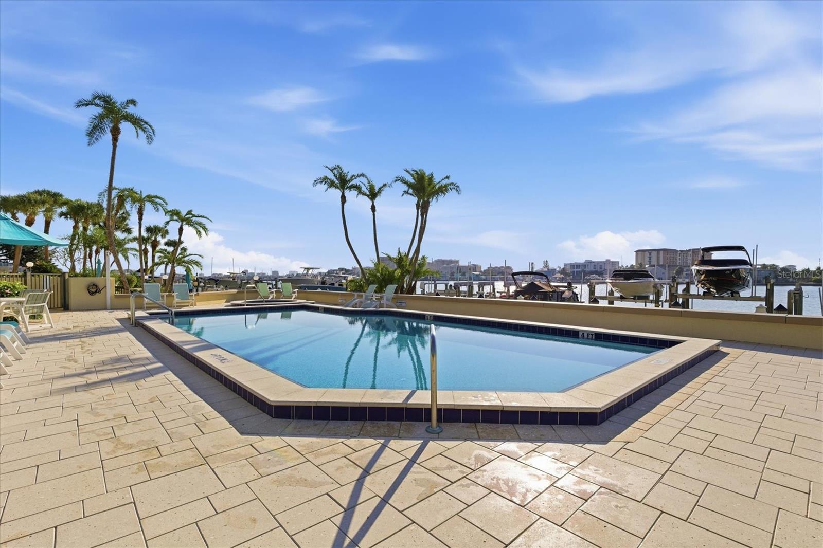 Image 42 of 49 For 690 Island Way 810